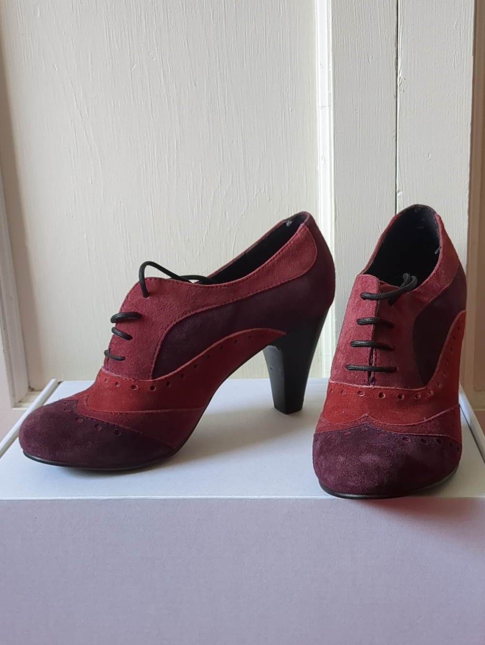 Carlo Rossetti burgundy colourblock suede Oxford heeled booties | Size 6.5